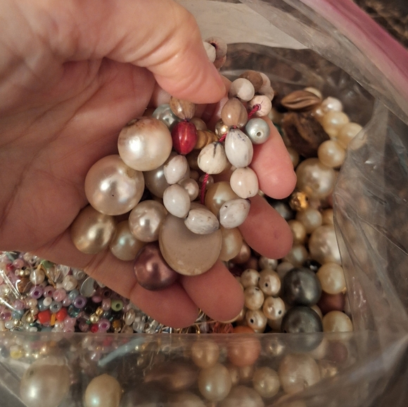 BEAD Lovers Wanted!  3.5  lbs of Vintage to Now MOSTLY BEADS - Make Jewelry! - Picture 4 of 5